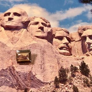 Uberry Charm- Mount Rushmore